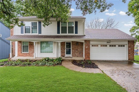 Photo of 10324 Rosehill Road, Overland Park, KS 66215 (MLS # 2647492)