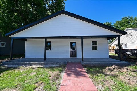 Photo of 524 E Allison Street, Nevada, MO 64772 (MLS # 2626048)