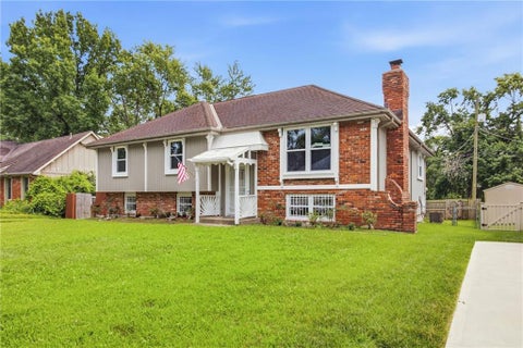 Photo of 8113 E 96th Terrace, Kansas City, MO 64134 (MLS # 2639400)