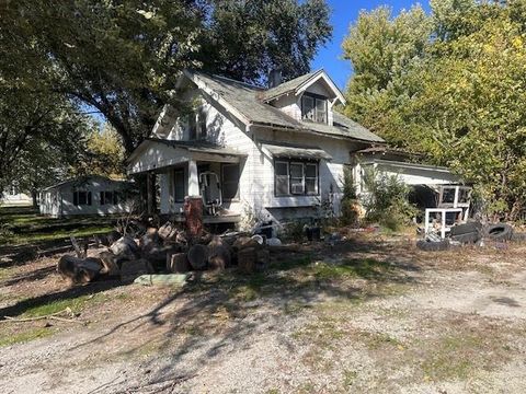 Photo of 308 Maple Street, Ridgeway, MO 64481 (MLS # 2583725) Photo of 308 Maple Street, Ridgeway, MO 64481 (MLS # 2583725)