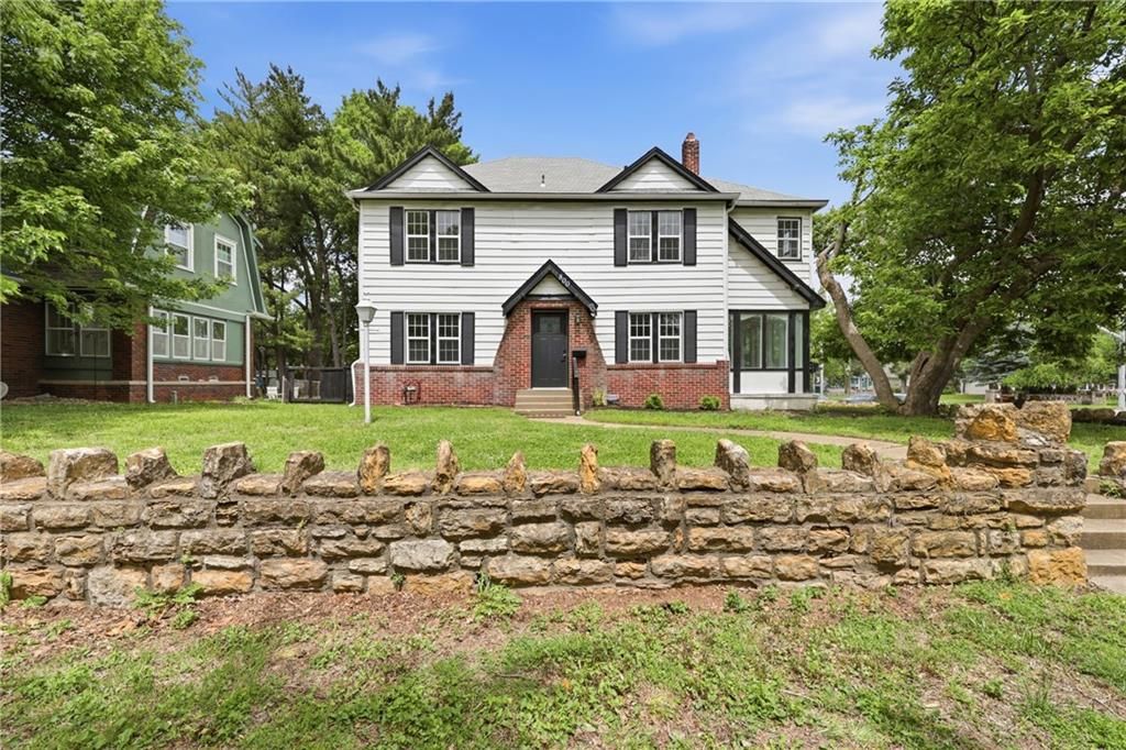 Photo of 800 Valentine Road, Kansas City, MO 64111 (MLS # 2618761)