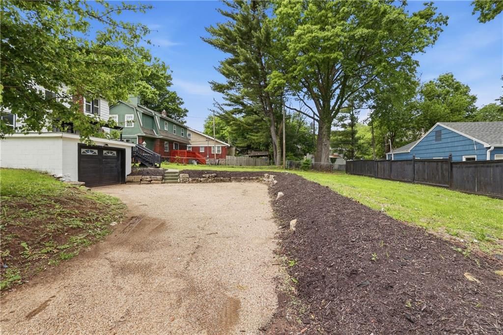 Photo of 800 Valentine Road, Kansas City, MO 64111 (MLS # 2618761)