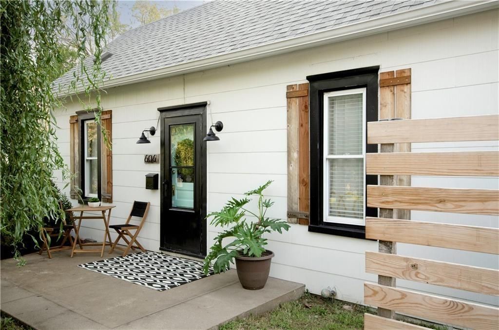 Photo of 606 N Morse Avenue, Liberty, MO 64068 (MLS # 2620248)