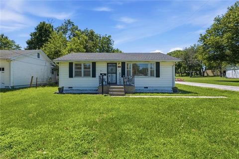 Photo of 300 S High Street, Butler, MO 64730 (MLS # 2628060)