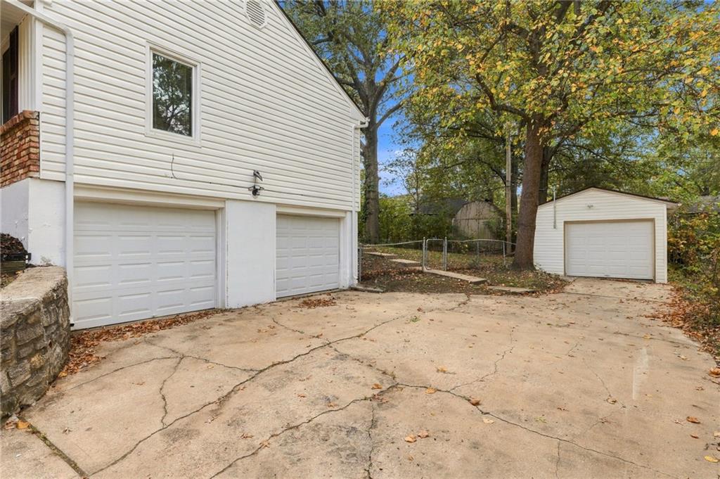 10501 E 82ND Street