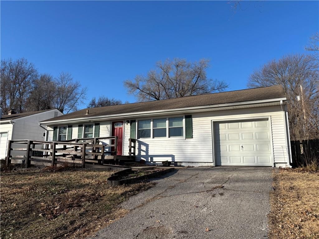 Photo of 2900 S Appleton Avenue, Independence, MO 64052 (MLS # 2592211)