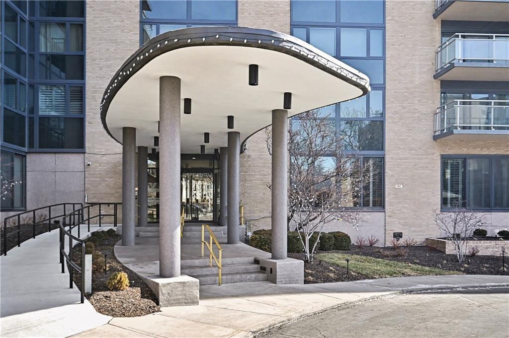 4545 Wornall Road 101