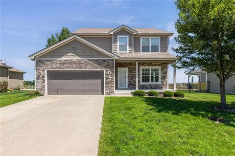 Photo of 432 E Pawnee Street, Gardner, KS 66030 (MLS # 2626671)