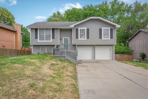 Photo of 220 Debra Street, Lansing, KS 66043 (MLS # 2616909)