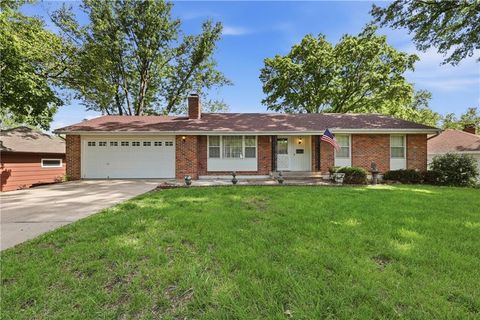 Photo of 10300 E 72nd Street, Raytown, MO 64133 (MLS # 2617327)