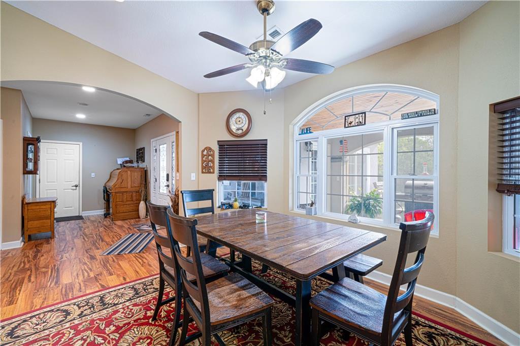 St Joseph, Missouri 64504, United States, 3 Bedrooms Bedrooms, ,4 BathroomsBathrooms,Residential,Active,201410