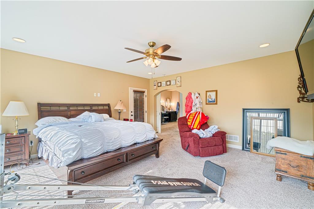 St Joseph, Missouri 64504, United States, 3 Bedrooms Bedrooms, ,4 BathroomsBathrooms,Residential,Active,201410