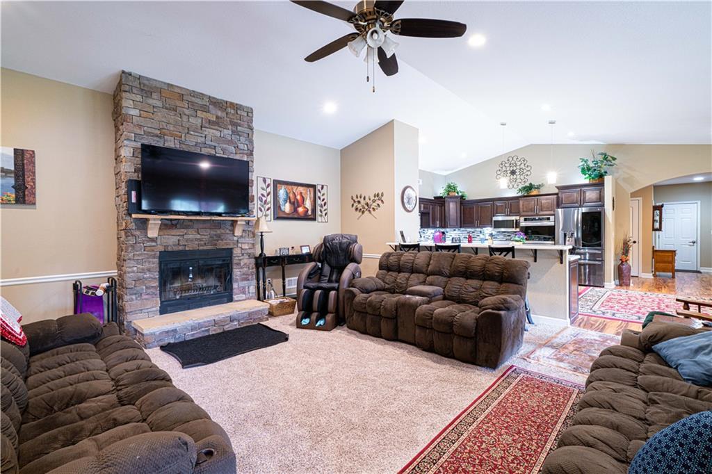 St Joseph, Missouri 64504, United States, 3 Bedrooms Bedrooms, ,4 BathroomsBathrooms,Residential,Active,201410