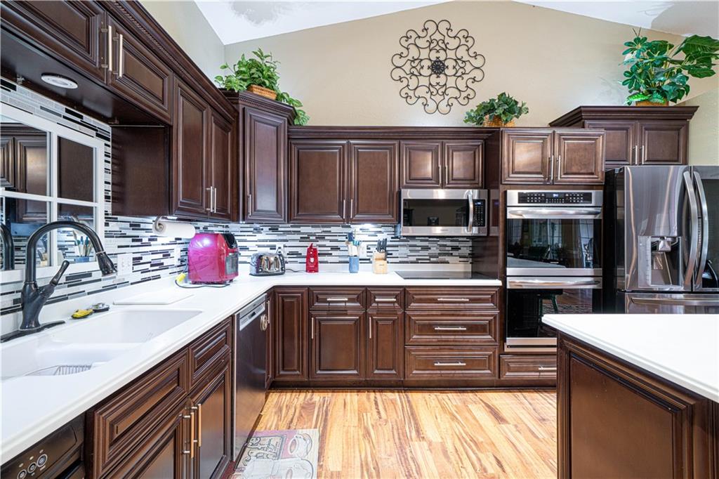 St Joseph, Missouri 64504, United States, 3 Bedrooms Bedrooms, ,4 BathroomsBathrooms,Residential,Active,201410