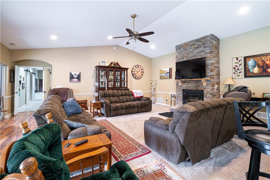 St Joseph, Missouri 64504, United States, 3 Bedrooms Bedrooms, ,4 BathroomsBathrooms,Residential,Active,201410