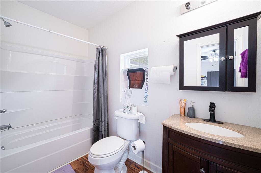 St Joseph, Missouri 64504, United States, 3 Bedrooms Bedrooms, ,4 BathroomsBathrooms,Residential,Active,201410