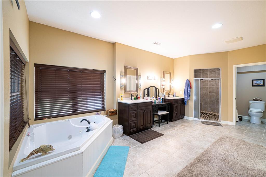 St Joseph, Missouri 64504, United States, 3 Bedrooms Bedrooms, ,4 BathroomsBathrooms,Residential,Active,201410