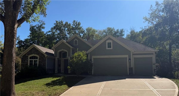 2907 W 98TH ST, LEAWOOD, KS 66206 - Image 8302bf4b5aa6479e2dda3d1858ed4d03/2528020163