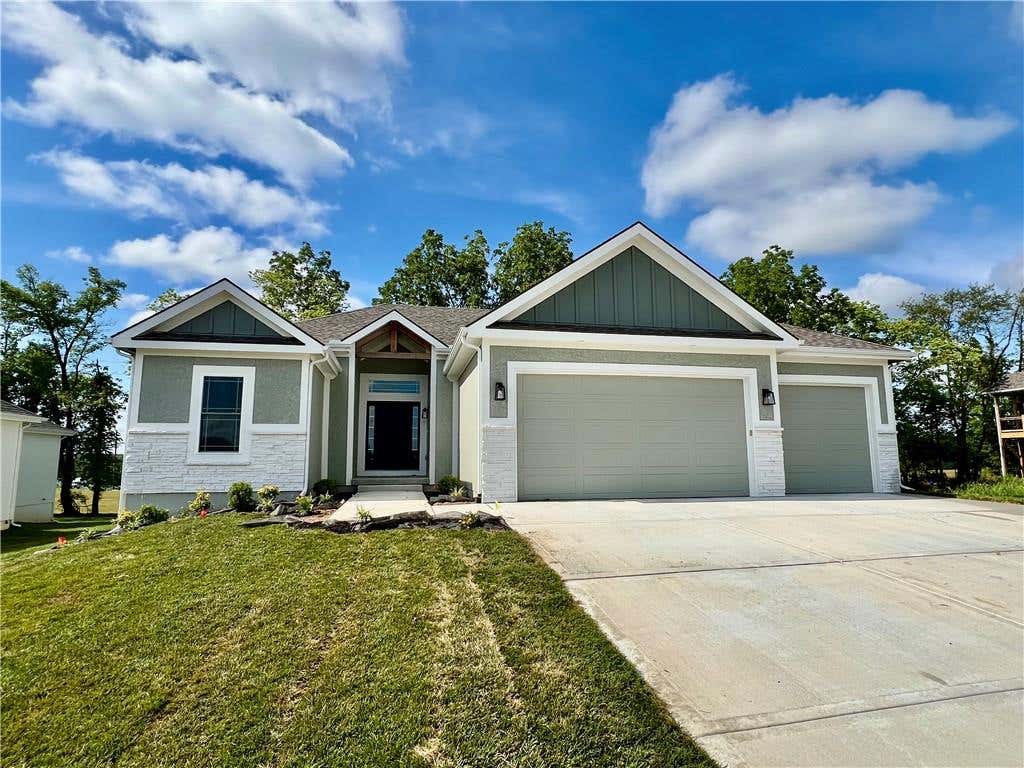 Photo of 512 Skyview Lane, Liberty, MO 64068 (MLS # 2634082)