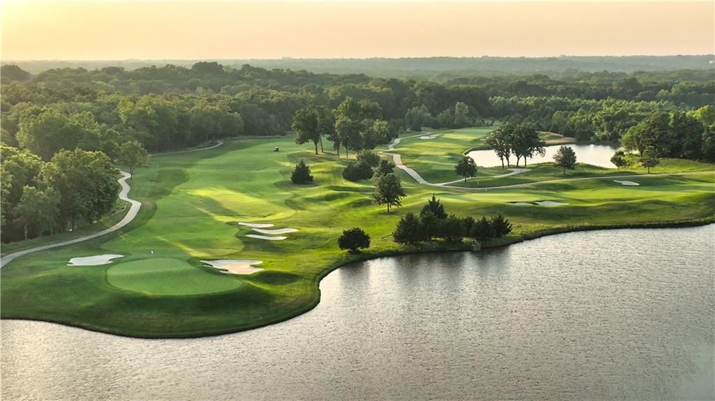 Photo of 16917 Wallace Way, Loch Lloyd, MO 64012 (MLS # 2534434)