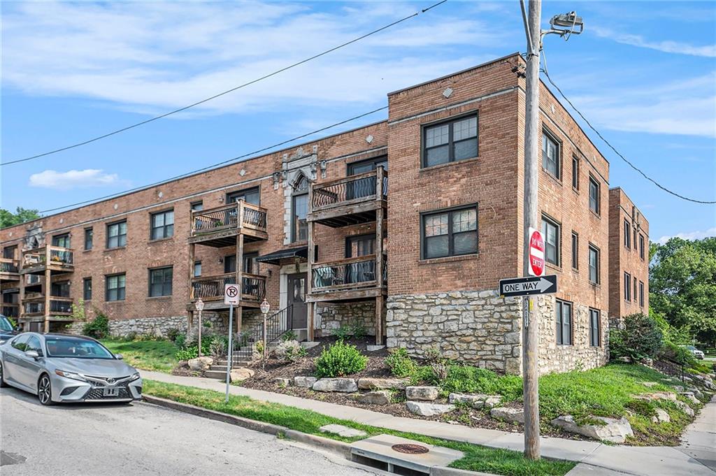 1102 W 46th Street 3
