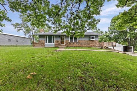 Photo of 20875 251st Street, Tonganoxie, KS 66086 (MLS # 2623773)