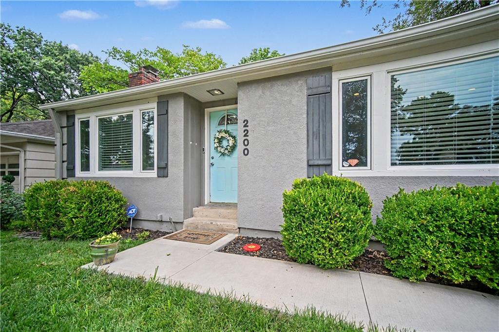2200 W 74th Terrace
