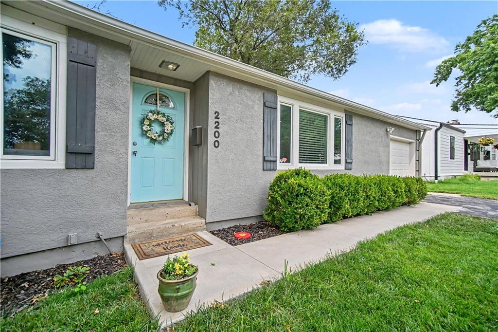 2200 W 74th Terrace