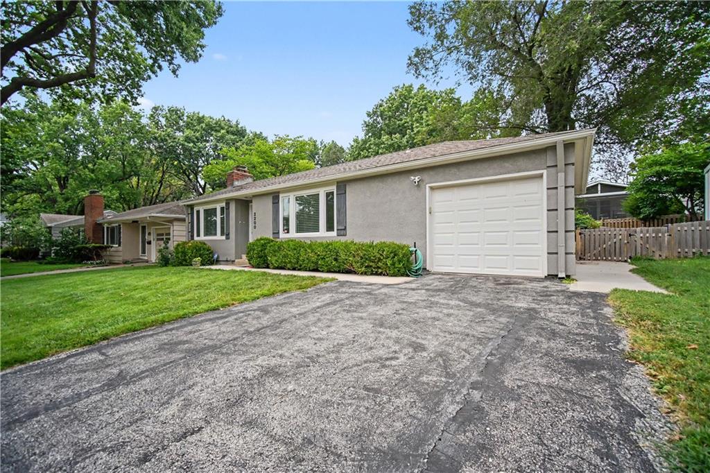 2200 W 74th Terrace