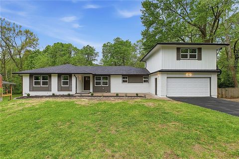 Photo of 1480 Hemlock Drive, Liberty, MO 64068 (MLS # 2616698)