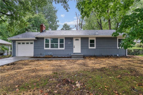 Photo of 6809 W 72 Terrace, Overland Park, KS 66204 (MLS # 2641493)