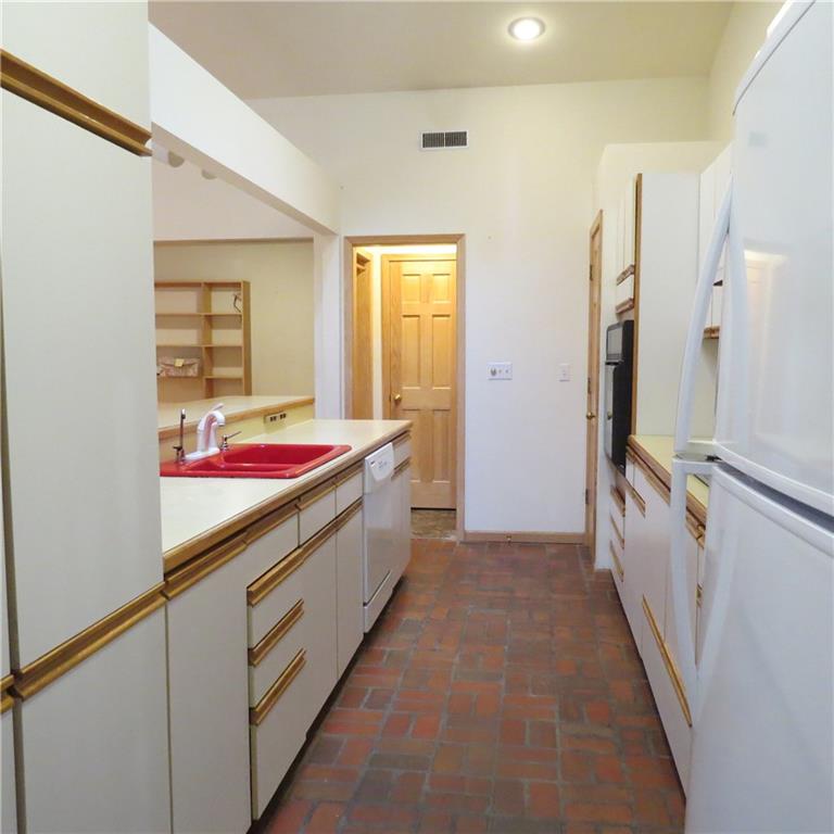 `1213 N Summers Street