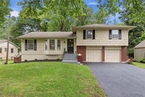 Photo of 6411 W 69th Street, Overland Park, KS 66204 (MLS # 2633939)