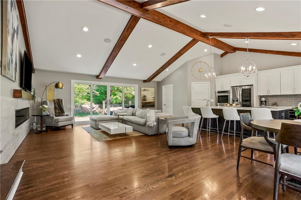 2724 W 63rd Street