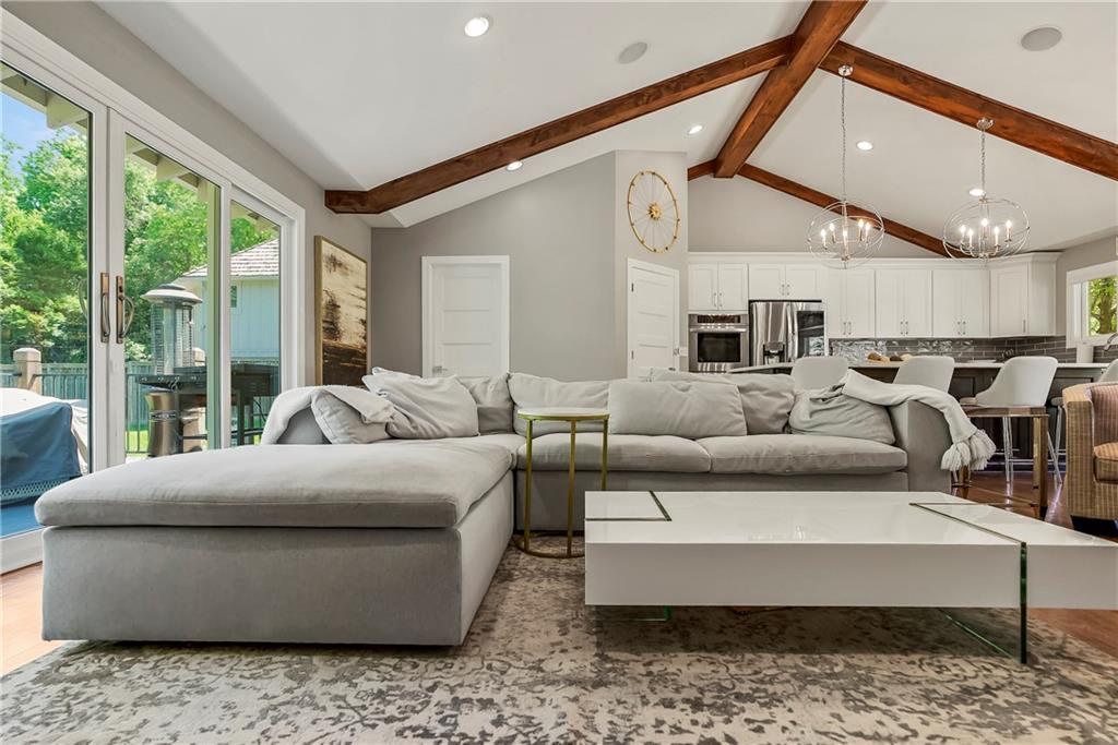 2724 W 63rd Street