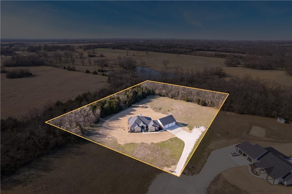 Photo of 4343 CR 2000 Road, Coffeyville, KS 67337 (MLS # 2608077)