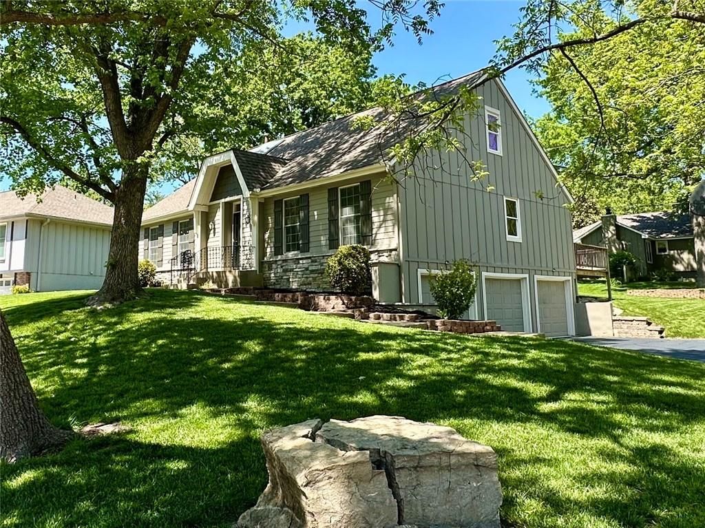 Photo of 12802 W 101st Street, Lenexa, KS 66215 (MLS # 2618939)