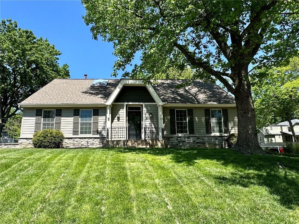 Photo of 12802 W 101st Street, Lenexa, KS 66215 (MLS # 2618939)