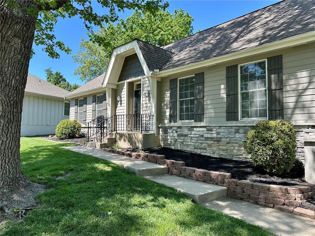 Photo of 12802 W 101st Street, Lenexa, KS 66215 (MLS # 2618939)