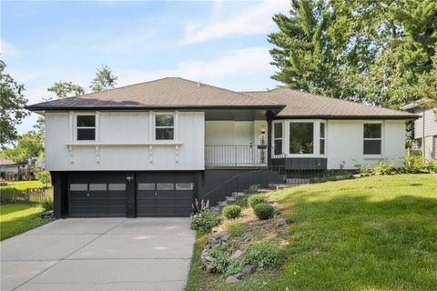Photo of 11609 E 60th Terrace, Raytown, MO 64133 (MLS # 2627677)