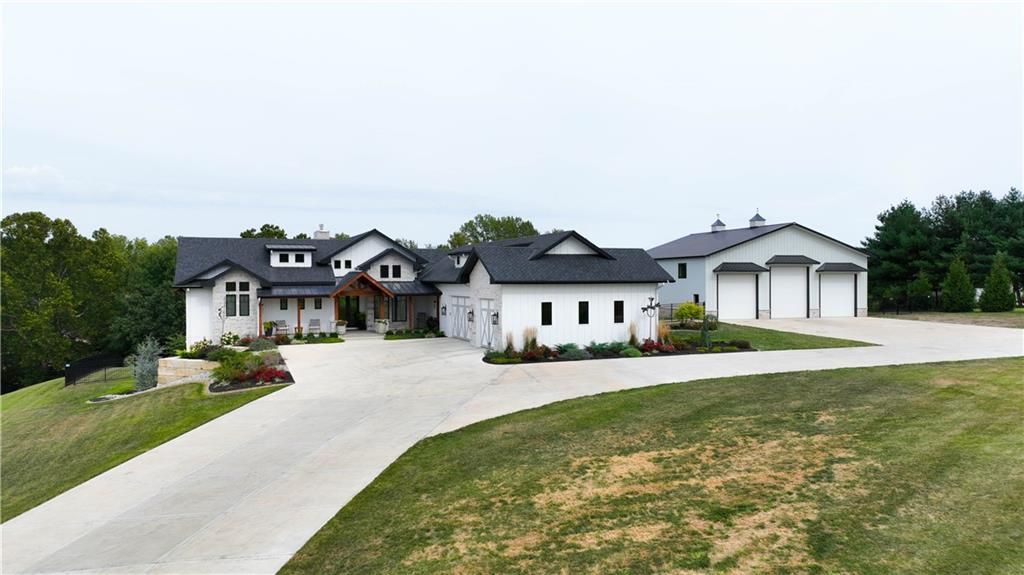 Photo of 10615 Lancaster Road, Liberty, MO 64068 (MLS # 2575244)