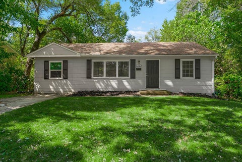 Photo of 6402 E 149th Terrace, Grandview, MO 64030 (MLS # 2642838)
