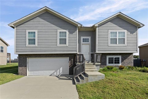 Photo of 26158 W 141st Court, Olathe, KS 66061 (MLS # 2638686)