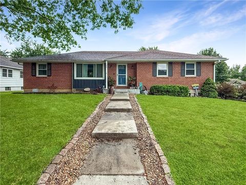 Photo of 500 W 33rd Street, Higginsville, MO 64037 (MLS # 2625937)