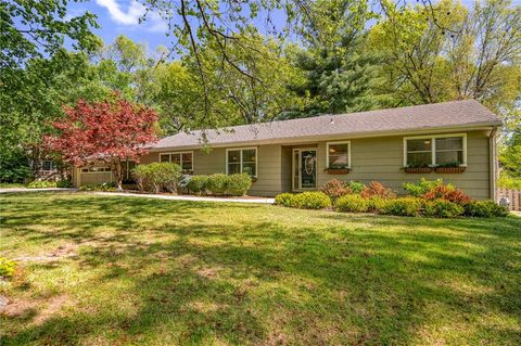 Photo of 2105 W 97th Street, Leawood, KS 66206 (MLS # 2615966)