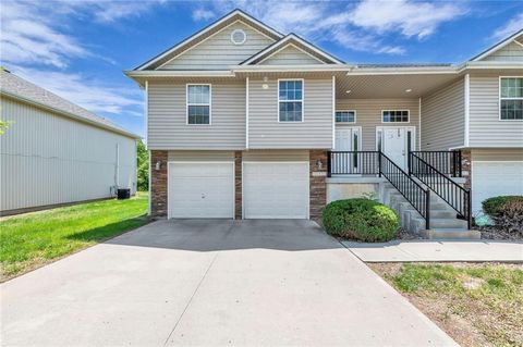 10315 & 10317 E 45TH Terrace Kansas City MO 64133