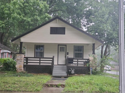 Photo of 5800 Virginia Avenue, Kansas City, MO 64110 (MLS # 2624004)