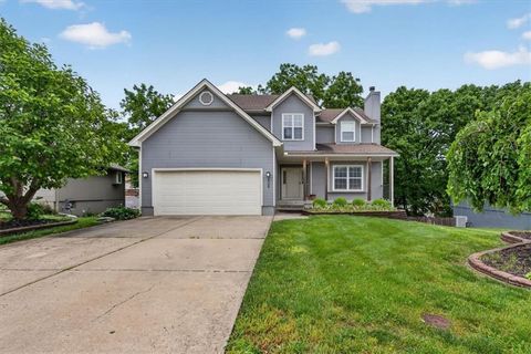 Photo of 908 NE Michael Drive, Lees Summit, MO 64086 (MLS # 2618903)
