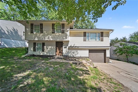 Photo of 7820 NE San Rafael Drive, Kansas City, MO 64119 (MLS # 2642323)