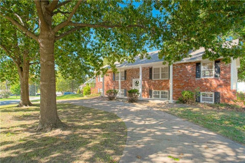 Photo of 2704 67th Terrace, Kansas City, MO 64119 (MLS # 2648538)